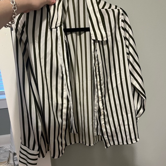 Line and Dot Green and White Striped Tie Blouse - Picture 4 of 4